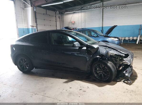 7SAYGDEE6RA325535 2024 TESLA MODEL Y Gray Սալոնի հետևի տեսք
