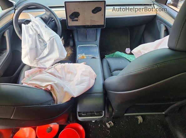 7SAYGDEE6RA330234 2024 TESLA MODEL Черный Вид панели приборов