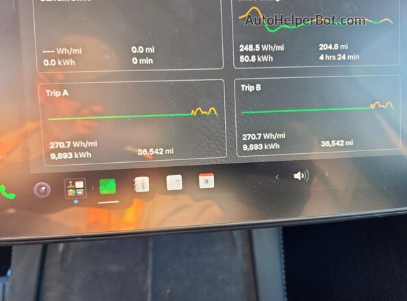 7SAYGDEE6RF081694 2024 TESLA MODEL Gray Widok zestawu wskaźników