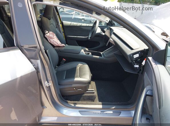 7SAYGDEE6TA394264 2026 TESLA MODEL Y Gray Front interior view