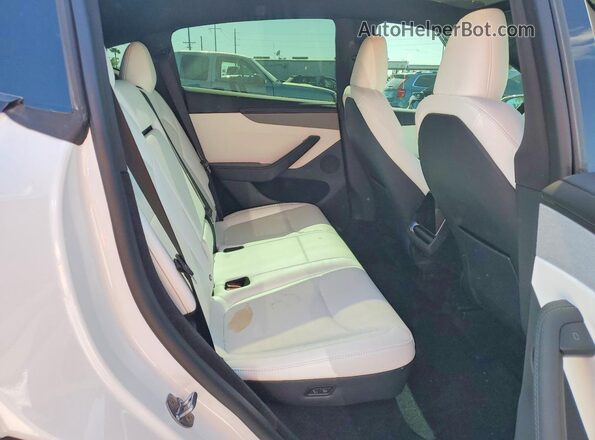7SAYGDEE6TA635871 2026 TESLA MODEL White უკანა სავარძლების ხედი