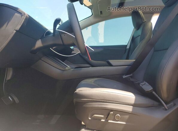 7SAYGDEE6TF341079 2026 TESLA MODEL Серебряный Вид салона спереди