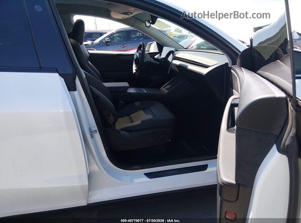 7SAYGDEE6TF362675 2026 TESLA MODEL Y White Widok wnętrza z przodu