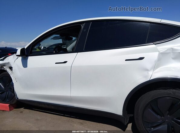 7SAYGDEE6TF362675 2026 TESLA MODEL Y White Widok wnętrza z tyłu