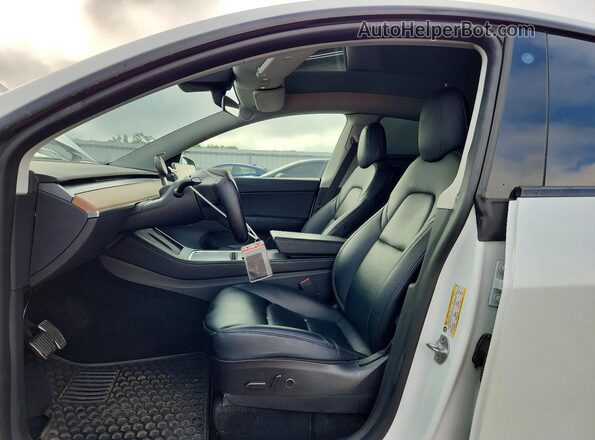 7SAYGDEE7NF370481 2022 TESLA MODEL White წინა სალონის ხედი