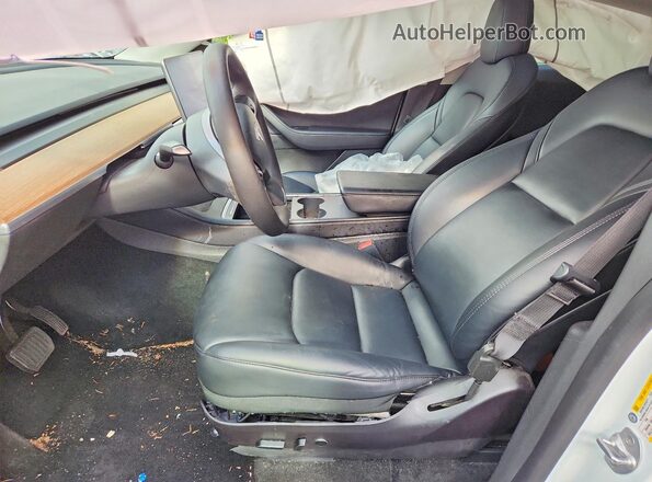 7SAYGDEE7NF407240 2022 TESLA MODEL White Front interior view