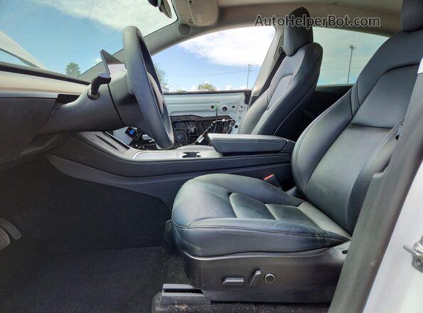 7SAYGDEE7NF445986 2022 TESLA MODEL Белый Вид салона спереди