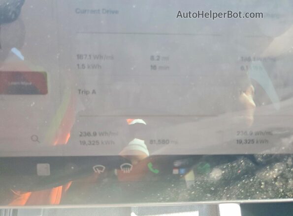 7SAYGDEE7PA114566 2023 TESLA MODEL White Սարքավորումների վահանակի տեսք