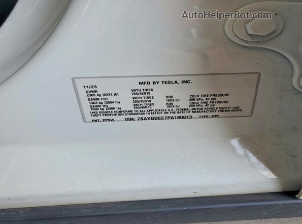 7SAYGDEE7PA190613 2023 TESLA MODEL White Vista del compartimento del motor