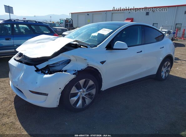 7SAYGDEE7PF592733 2023 TESLA MODEL Y Белый Передняя левая четверть