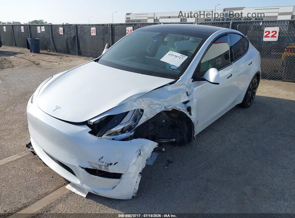 7SAYGDEE7PF616528 2023 TESLA MODEL Y White Առջևի ձախ երեք քառորդ տեսարան