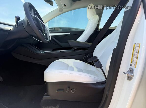 7SAYGDEE7PF619588 2023 TESLA MODEL Белый Вид салона спереди