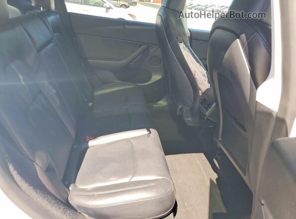 7SAYGDEE7RF193596 2024 TESLA MODEL White Вид задніх сидінь