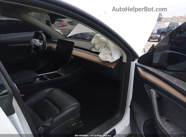 7SAYGDEE7SF292294 2025 TESLA MODEL Y Белый Вид салона спереди