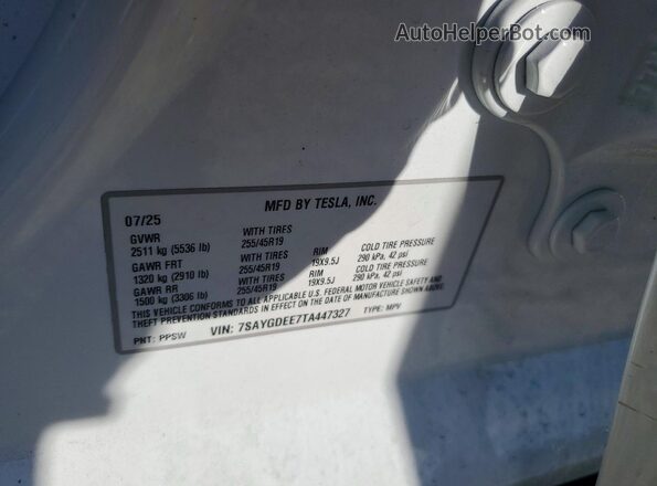 7SAYGDEE7TA447327 2026 TESLA MODEL White VIN կոդի պիտակի տեսք