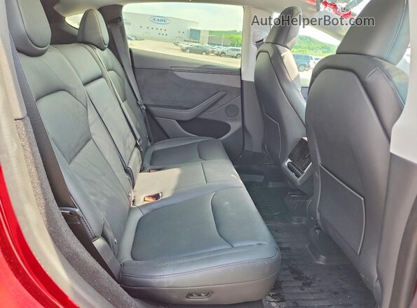 7SAYGDEE7TF558348 2026 TESLA MODEL Red Հետևի նստատեղերի տեսք