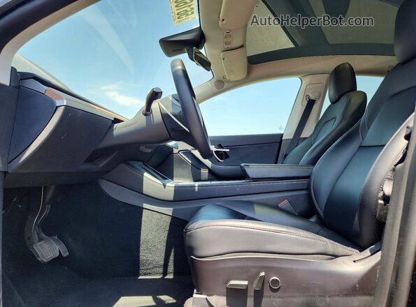 7SAYGDEE8NF511378 2022 TESLA MODEL Black Front interior view