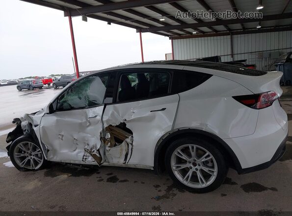 7SAYGDEE8PA094148 2023 TESLA MODEL Y White Vista interior trasera