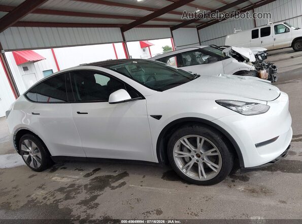 7SAYGDEE8PA094148 2023 TESLA MODEL Y White Vista del cuadro de instrumentos
