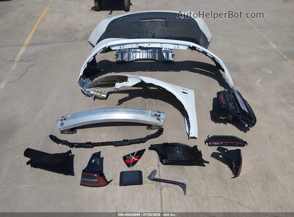 7SAYGDEE8PA147155 2023 TESLA MODEL Y White Առջևի վահանակի տեսք