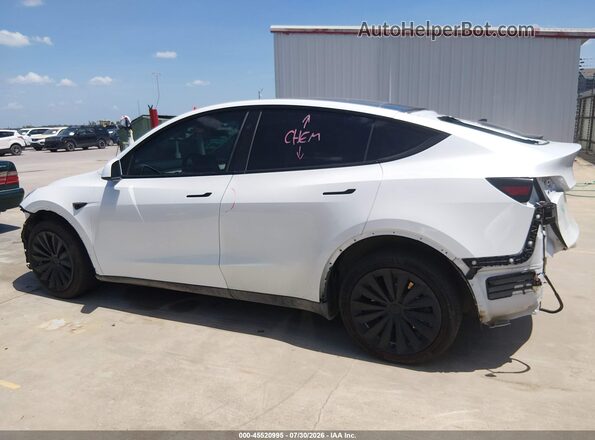7SAYGDEE8PA147155 2023 TESLA MODEL Y White Սալոնի 360 աստիճան տեսք