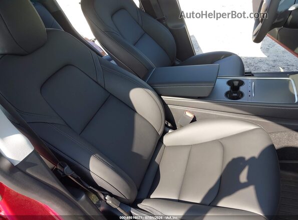 7SAYGDEE8PA176302 2023 TESLA MODEL Y Red Вид салону спереду
