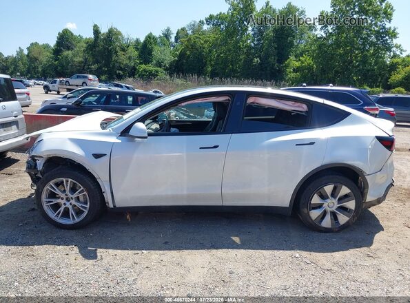 7SAYGDEE8PF809819 2023 TESLA MODEL Y White Rear interior view