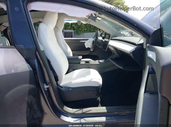 7SAYGDEE8PF861418 2023 TESLA MODEL Y Gray Front interior view