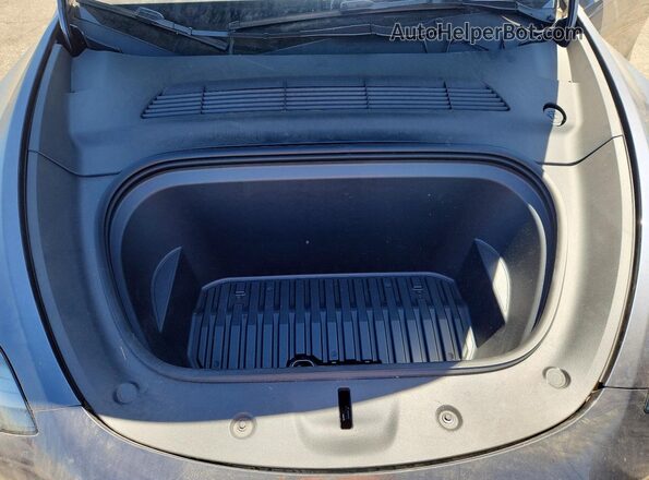 7SAYGDEE8PF918877 2023 TESLA MODEL Gray ძრავის განყოფილების ხედი