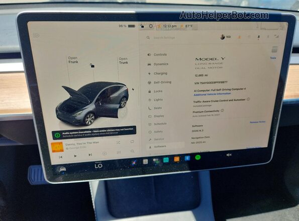 7SAYGDEE8PF918877 2023 TESLA MODEL Gray ხელსაწყოთა პანელის ხედი