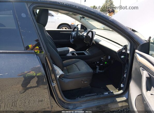 7SAYGDEE8RF194384 2024 TESLA MODEL Y Черный Вид салона спереди