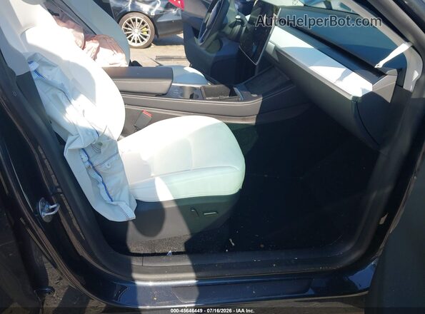 7SAYGDEE8SA339538 2025 TESLA MODEL Y Gray Vista interior delantera