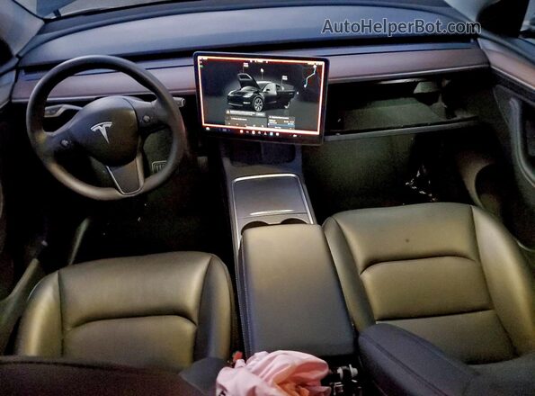 7SAYGDEE8SF299108 2025 TESLA MODEL Charcoal Vista del salpicadero