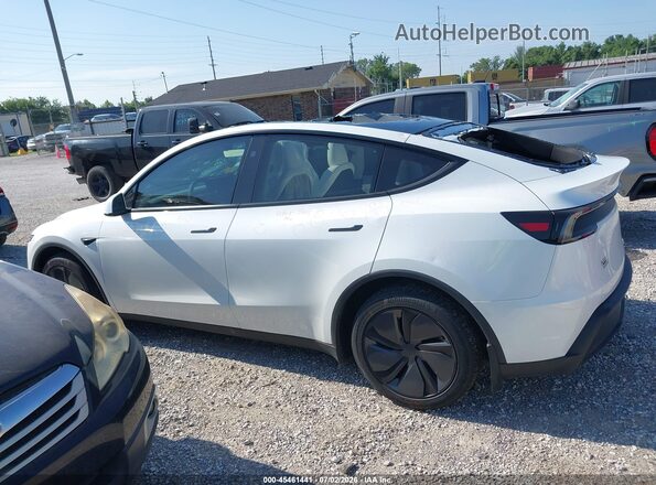 7SAYGDEE8TF339558 2026 TESLA MODEL Y Белый Панорамный вид салона 360°