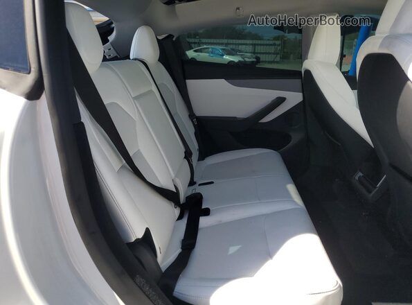 7SAYGDEE8TF365707 2026 TESLA MODEL White Rear seats view