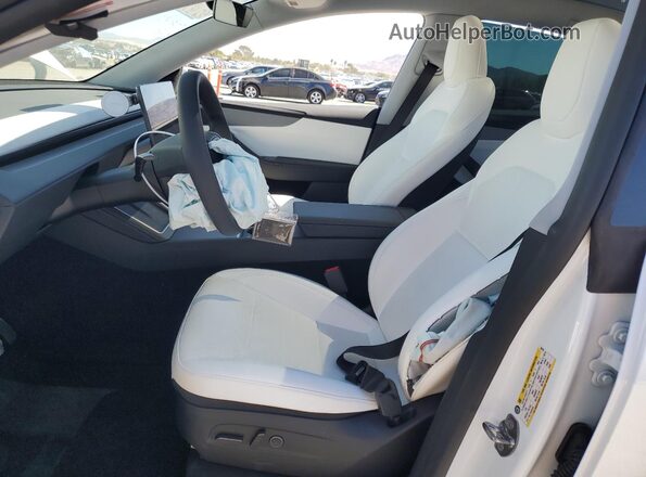 7SAYGDEE8TF365707 2026 TESLA MODEL White Front interior view