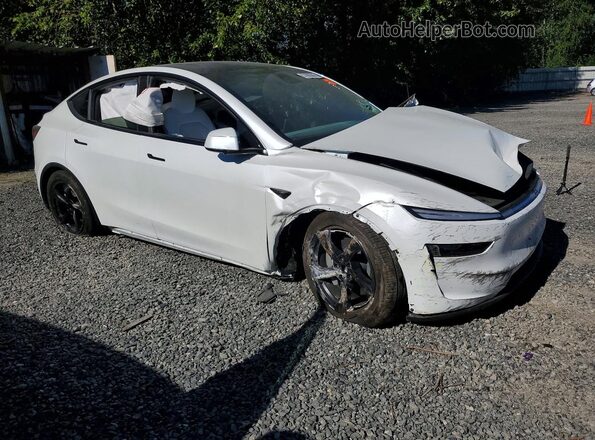 7SAYGDEE8TF607718 2026 TESLA MODEL Белый Передняя правая четверть