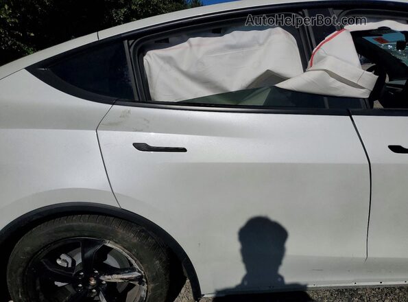 7SAYGDEE8TF607718 2026 TESLA MODEL Белый Вид задней части салона