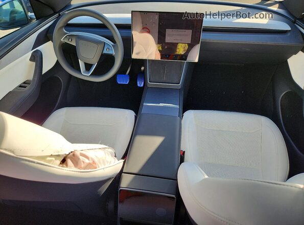 7SAYGDEE8TF612417 2026 TESLA MODEL Gray Առջևի վահանակի տեսք