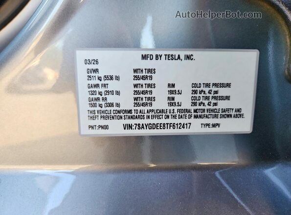 7SAYGDEE8TF612417 2026 TESLA MODEL Gray VIN կոդի պիտակի տեսք