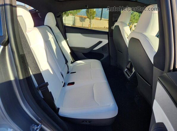 7SAYGDEE8TF612417 2026 TESLA MODEL Gray Սալոնի հետևի տեսք