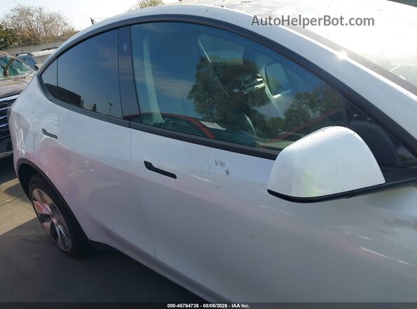 7SAYGDEE9NF317362 2022 TESLA MODEL Y White Rear interior view
