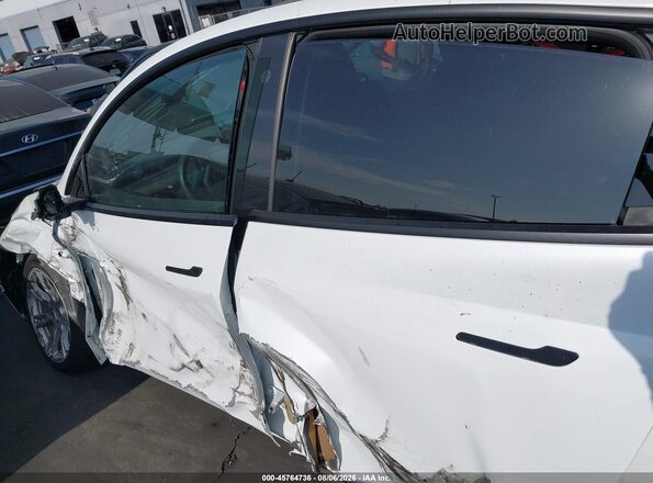 7SAYGDEE9NF317362 2022 TESLA MODEL Y White 360 interior view