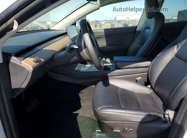 7SAYGDEE9NF356338 2022 TESLA MODEL White Widok wnętrza z przodu