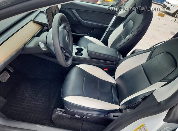 7SAYGDEE9NF434469 2022 TESLA MODEL Белый Вид салона спереди
