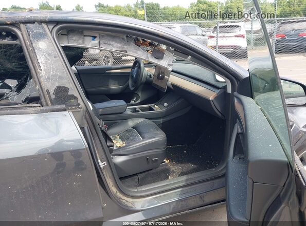 7SAYGDEE9PF796353 2023 TESLA MODEL Y Gray Front interior view
