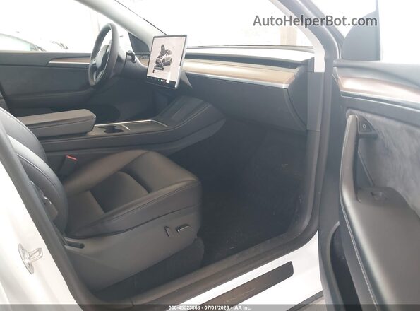 7SAYGDEE9PF909816 2023 TESLA MODEL Y White Front interior view