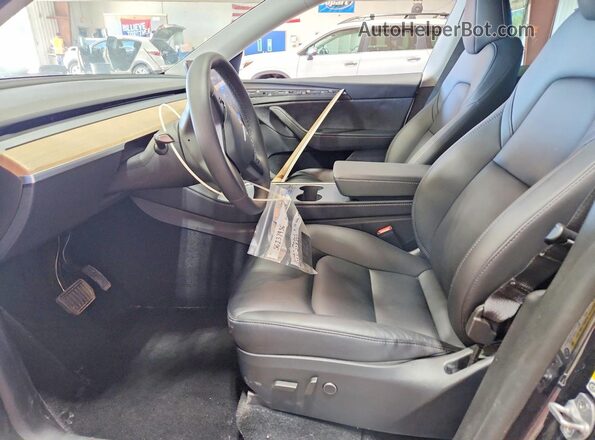 7SAYGDEE9RA238745 2024 TESLA MODEL Gray წინა სალონის ხედი