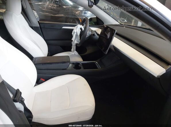 7SAYGDEE9SF302677 2025 TESLA MODEL Y White წინა სალონის ხედი