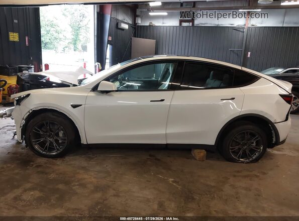 7SAYGDEE9SF302677 2025 TESLA MODEL Y White უკანა სალონის ხედი